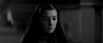      / A Girl Walks Home Alone at Night (2014)